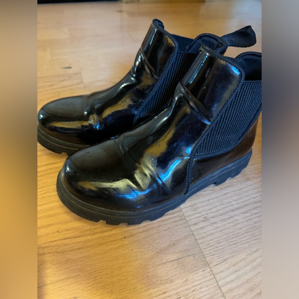 Native Patent Chelsea Rain Boots size J2